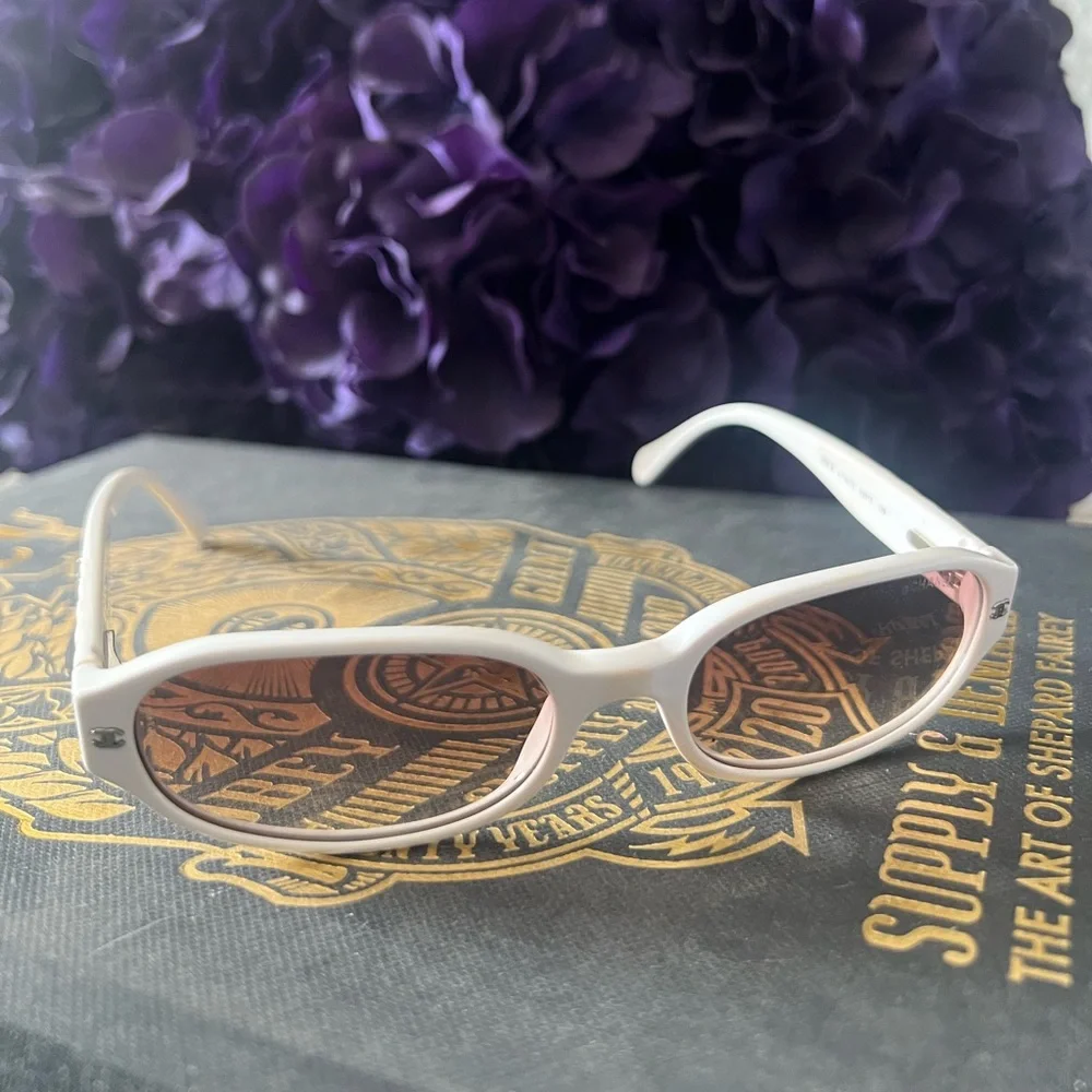 CHANEL Slim Sunglasses‎ w/swarovski Stone at the Frame Original Lens w/hardcase
